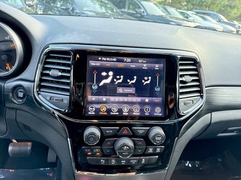 Used 2020 Jeep Grand Cherokee Altitude image 18