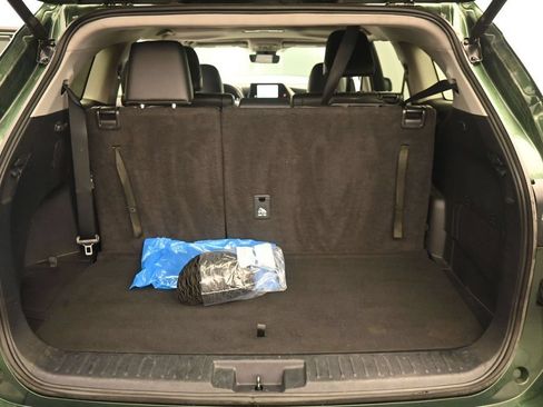 Used 2024 Toyota Highlander XLE FWD image 23