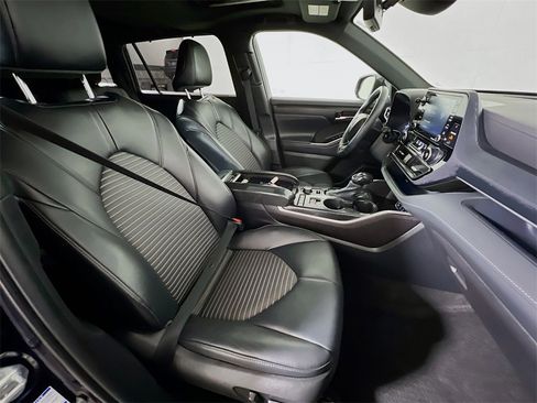 Certified 2022 Toyota Highlander XSE image 25