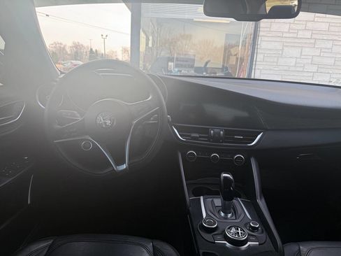 Used 2019 Alfa Romeo Giulia image 15
