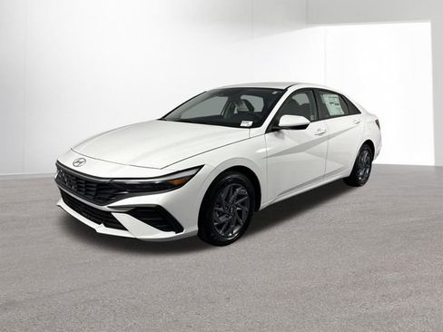Used 2025 Hyundai Elantra Hybrid FWD image 1