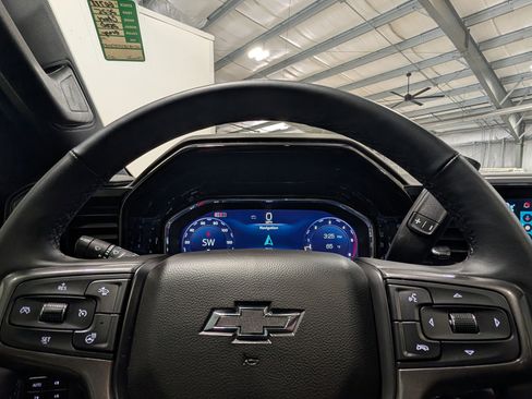 Used 2025 Chevrolet Silverado 2500 ZR2 w/ Technology Package AWD/4WD image 28