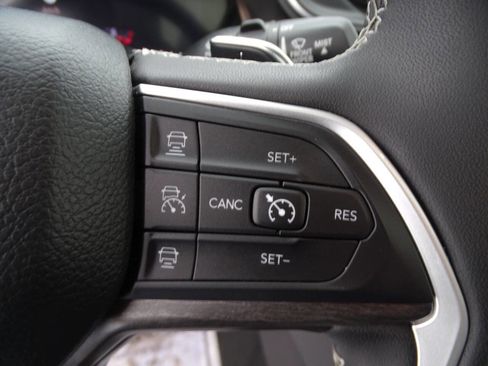 Used 2023 Jeep Grand Cherokee L Limited w/ Luxury Tech Group II image 20