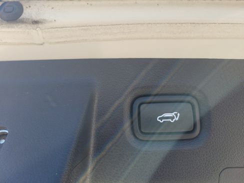 Used 2023 Hyundai Santa Fe SEL w/ Premium Package FWD image 12