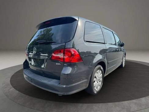 Used 2012 Volkswagen Routan SEL FWD image 5