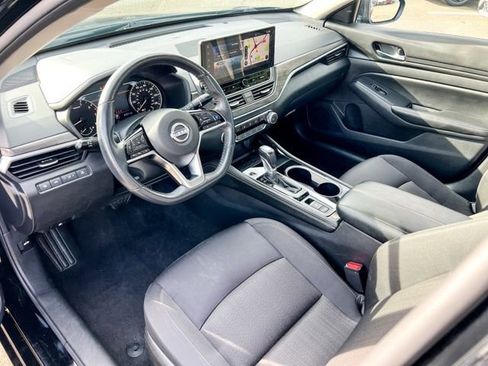 Used 2024 Nissan Altima 2.5 SV w/ SV Premium Package image 15