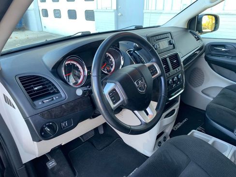 Used 2016 Dodge Grand Caravan SE w/ Quick Order Package 29E SE image 11