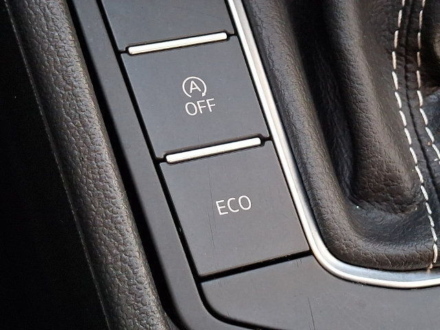 Used 2025 Volkswagen Jetta SE FWD image 24