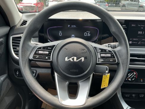 Certified 2024 Kia Seltos LX AWD/4WD image 16