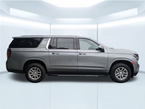 Used 2023 Chevrolet Suburban LT image 7