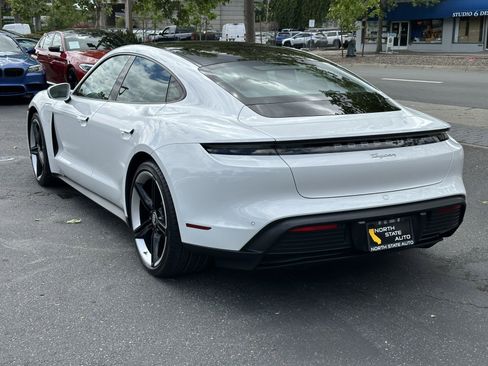 Used 2022 Porsche Taycan image 11
