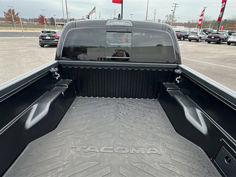Certified 2022 Toyota Tacoma SR5 image 5