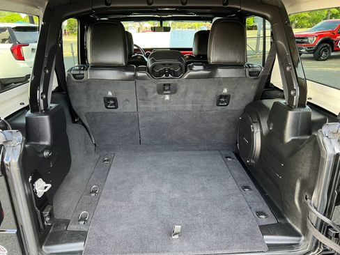 Used 2020 Jeep Wrangler Unlimited Rubicon w/ Dual Top Group AWD/4WD image 10