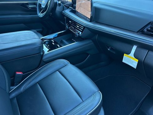 New 2026 Chevrolet Suburban Premier image 17