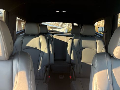 Used 2024 Buick Enclave Premium image 31