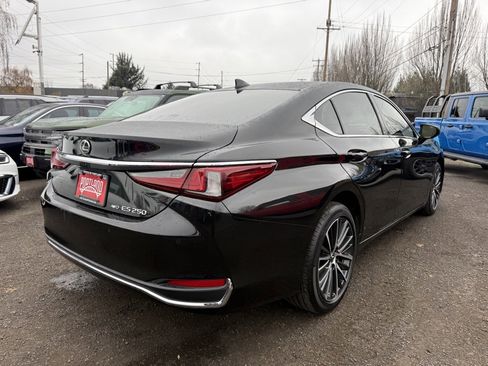Used 2023 Lexus ES 250 w/ Premium Package image 10
