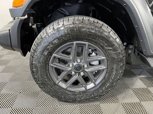 Used 2026 Jeep Wrangler Unlimited Sport AWD/4WD image 10