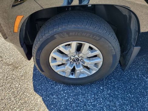 Used 2023 Nissan Frontier SV w/ SV Convenience Package image 5