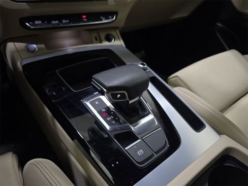 Certified 2025 Audi Q5 2.0T Premium w/ Convenience Plus Package image 24