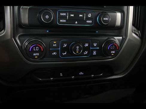 Used 2018 Chevrolet Silverado 1500 LT w/ LT Eassist Package AWD/4WD image 14