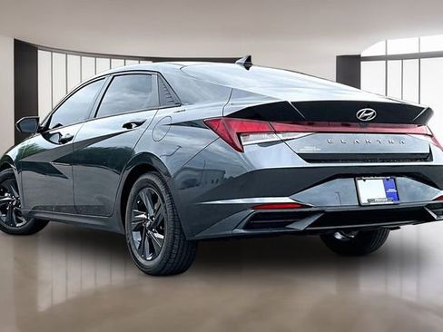 Used 2021 Hyundai Elantra SEL w/ Convenience Package image 4