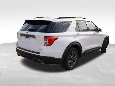 Used 2024 Ford Explorer XLT w/ Equipment Group 202A AWD/4WD image 3