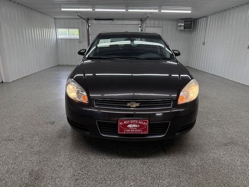 Used 2009 Chevrolet Impala LT FWD image 2