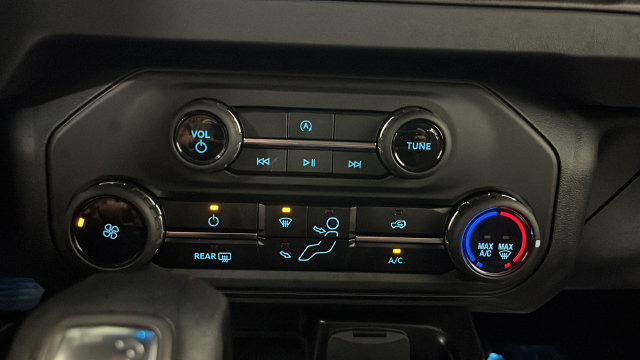 Used 2025 Ford Bronco 4-Door AWD/4WD image 18