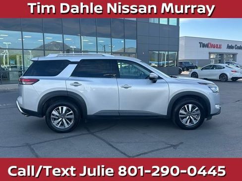 Used 2025 Nissan Pathfinder SL AWD/4WD image 13