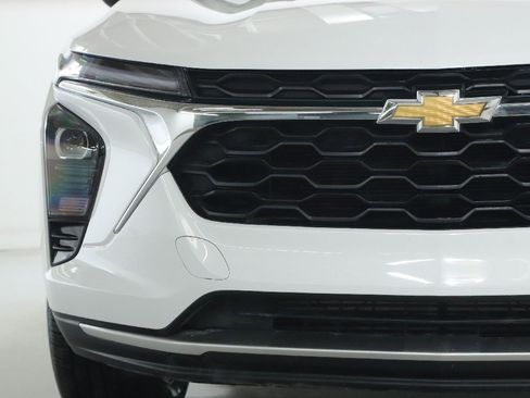 Used 2025 Chevrolet Trax LT w/ LT Convenience Package image 7