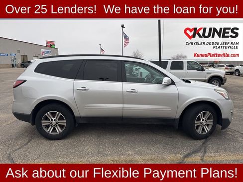 Used 2017 Chevrolet Traverse LT image 2