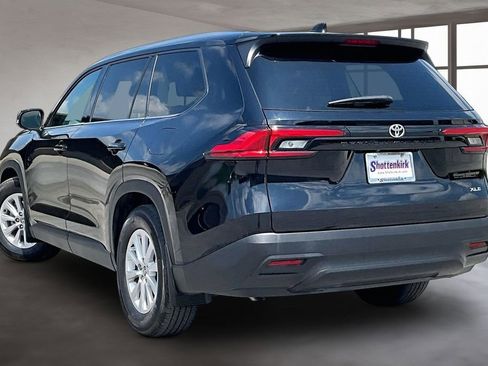 Used 2024 Toyota Grand Highlander XLE FWD image 4