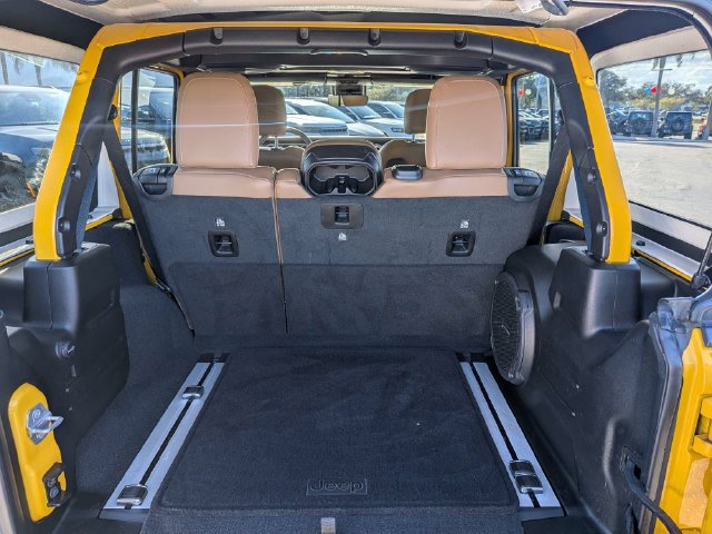 Used 2021 Jeep Wrangler Unlimited Rubicon AWD/4WD image 15