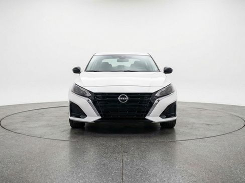 Used 2025 Nissan Altima 2.5 SV FWD image 2