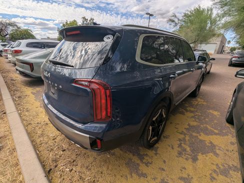 Used 2025 Kia Telluride S FWD image 3