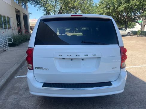Used 2018 Dodge Grand Caravan SXT FWD image 8