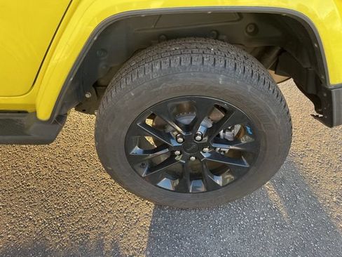 Used 2022 Jeep Wrangler Unlimited Sahara w/ Safety Group AWD/4WD image 31