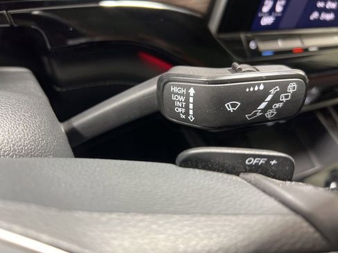 Used 2024 Volkswagen Atlas SEL Premium R-Line image 53