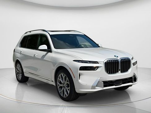Used 2025 BMW X7 xDrive40i w/ Premium Package AWD/4WD image 3