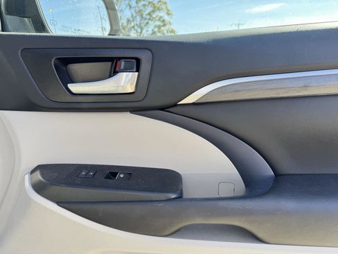 Used 2017 Toyota Highlander Limited image 30