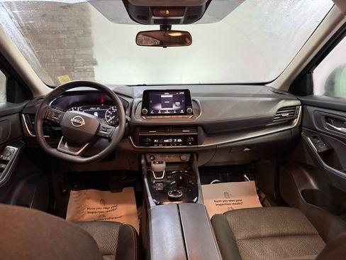 Certified 2025 Nissan Rogue SV image 25