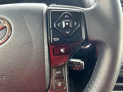 Used 2022 Toyota 4Runner TRD Off-Road Premium AWD/4WD image 23