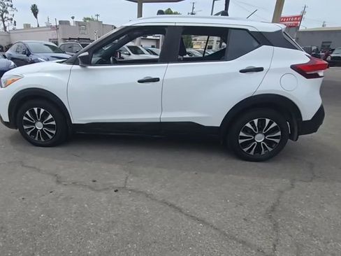 Used 2018 Nissan Kicks S w/ Exterior Package image 2