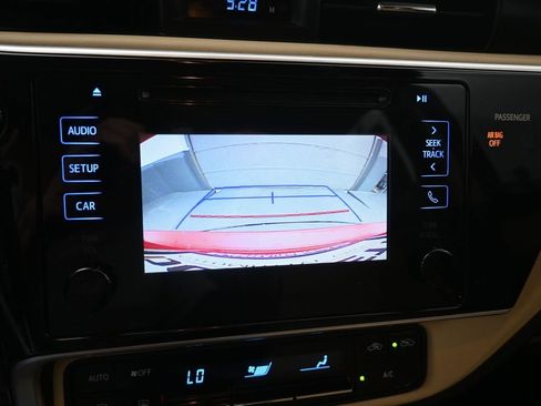 Used 2017 Toyota Corolla L image 9