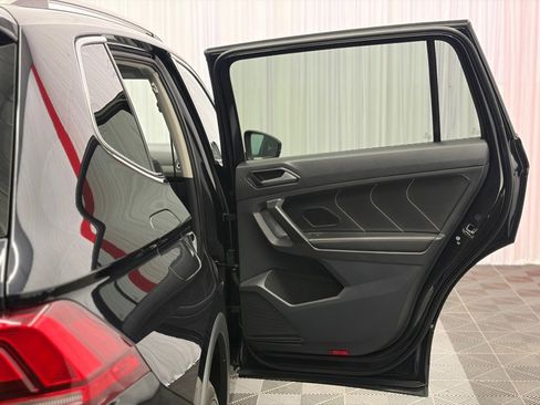 Used 2023 Volkswagen Tiguan SE AWD/4WD image 17