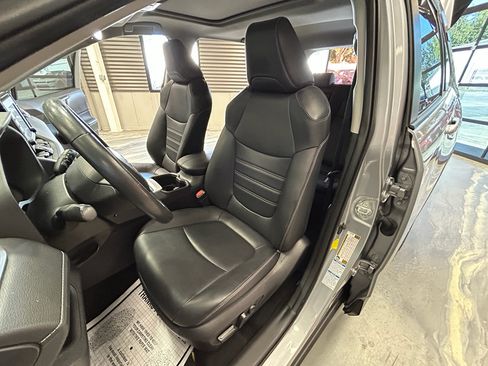 Used 2022 Toyota RAV4 XLE Premium AWD/4WD image 7