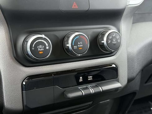 Used 2019 RAM 1500 Big Horn AWD/4WD image 25