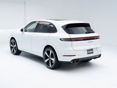 Used 2025 Porsche Cayenne S image 3