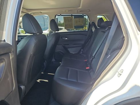 Used 2025 Nissan Rogue SV w/ SV Premium Package FWD image 19