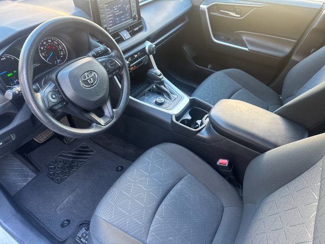 Used 2021 Toyota RAV4 XLE AWD/4WD image 9